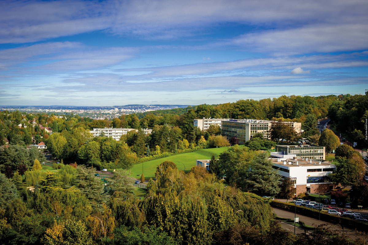 Staedtepartnerschaft_beckum_La_Celle_St_Cloud_Hotel_Deville