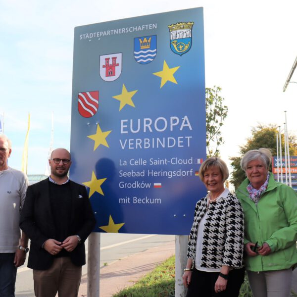 Europa verbindet: 11 neue Schilder weisen auf Städtepartnerschaften hin
