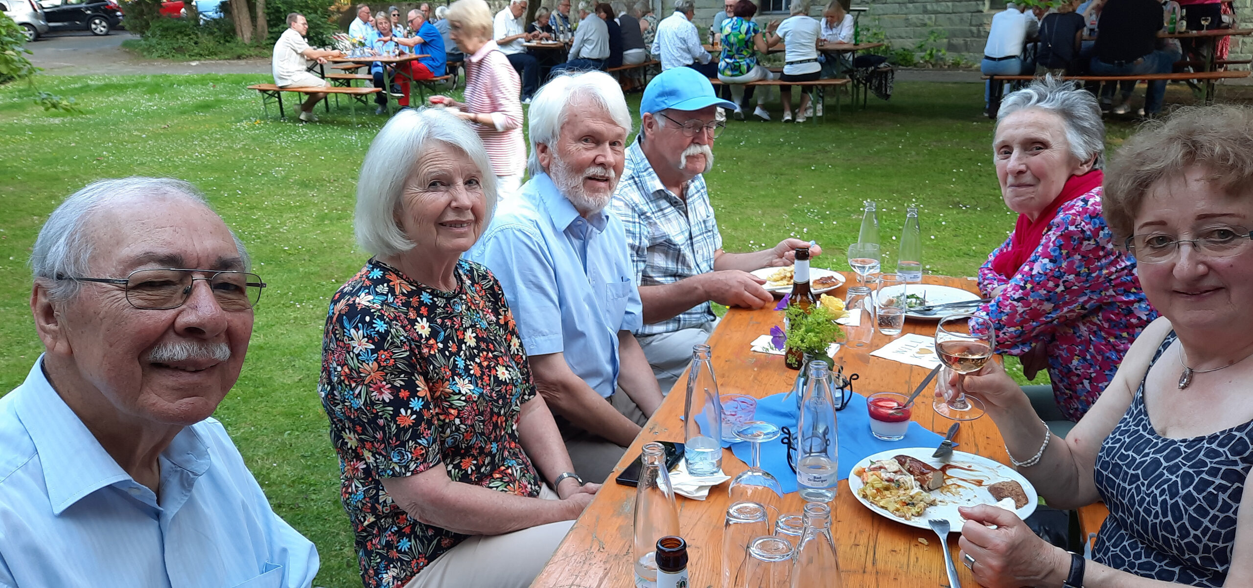 Sommerfest_Tisch_Garten